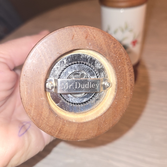 Wooden Pepper and Salt Grinder Set with Floral Design Mr Dudley Winterberry - Picture 2 of 4